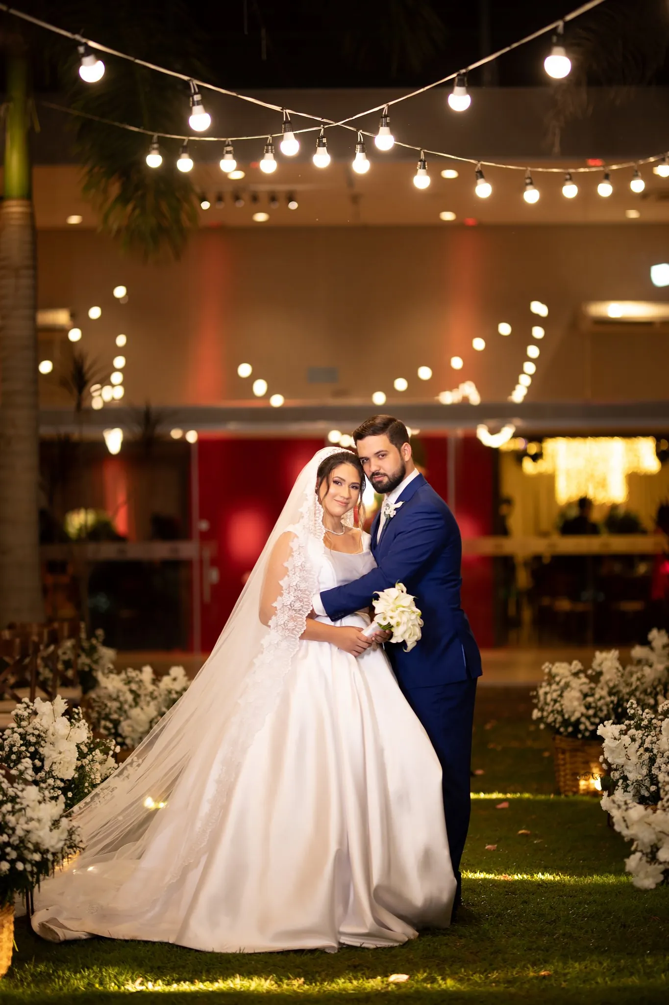 Casal em evento noturno no Mirante
