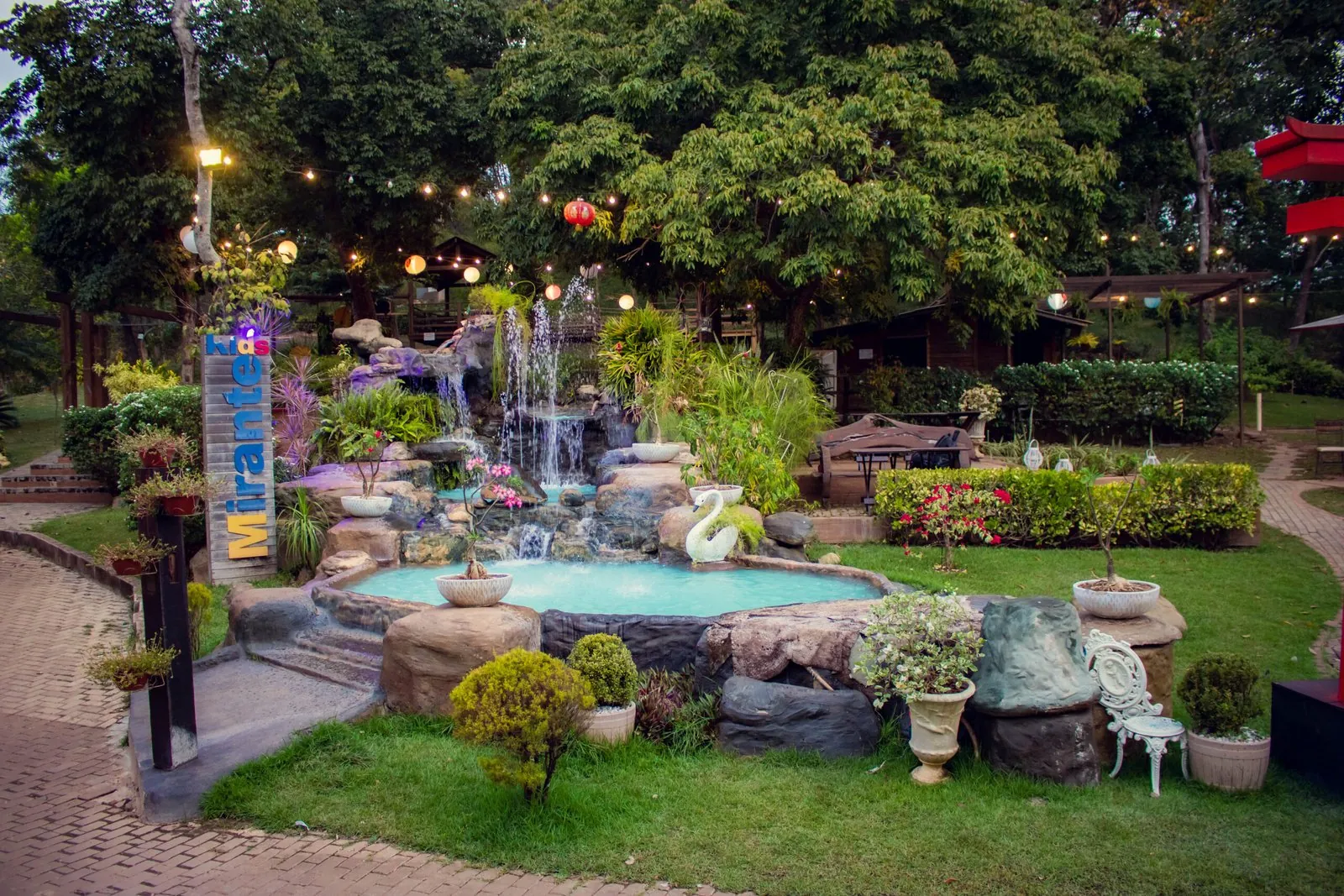 Jardim com cascata