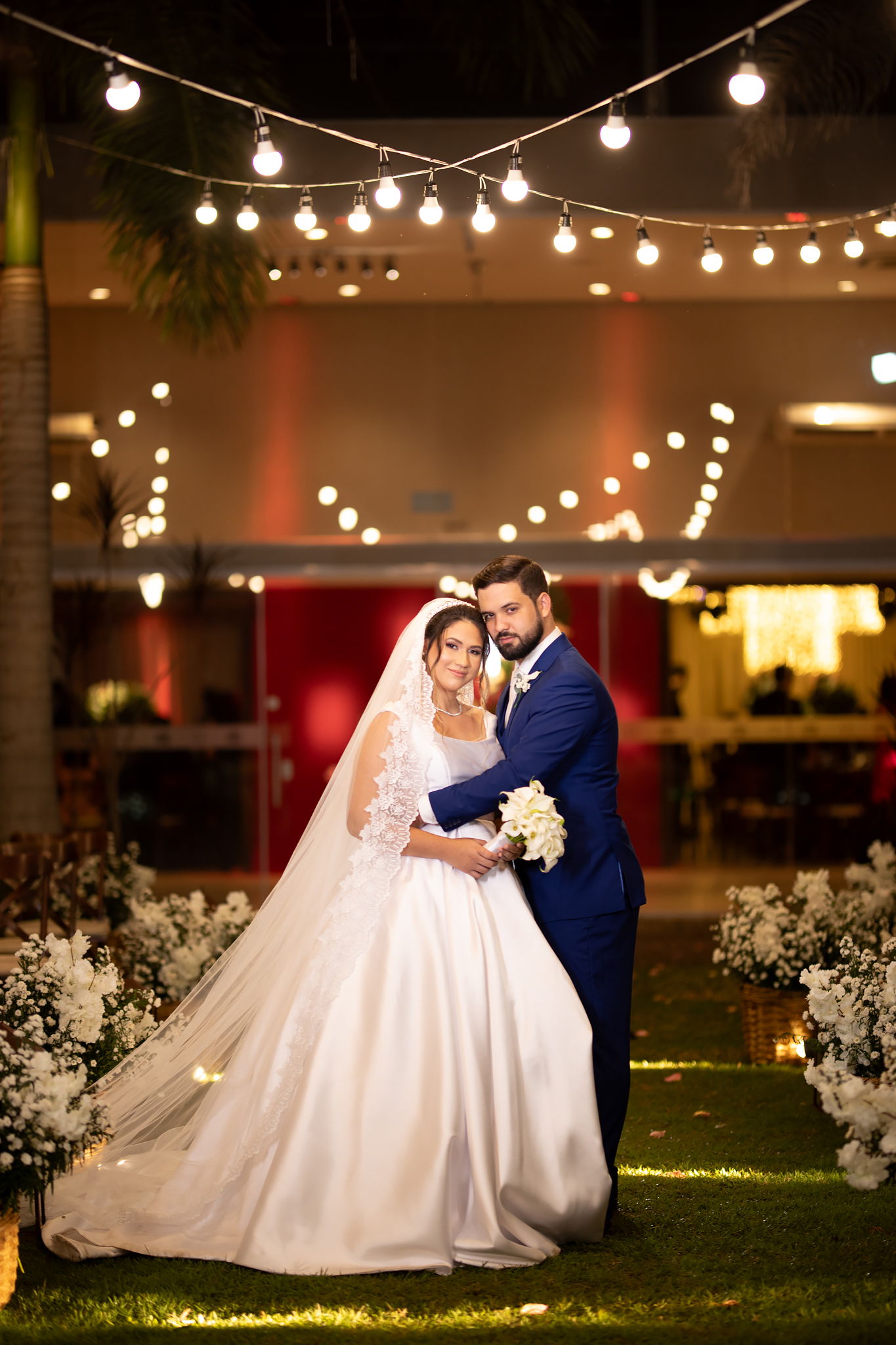 Casal em evento noturno no Mirante
